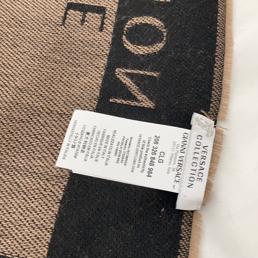 Versace scarf authentic - Picture 2 of 2